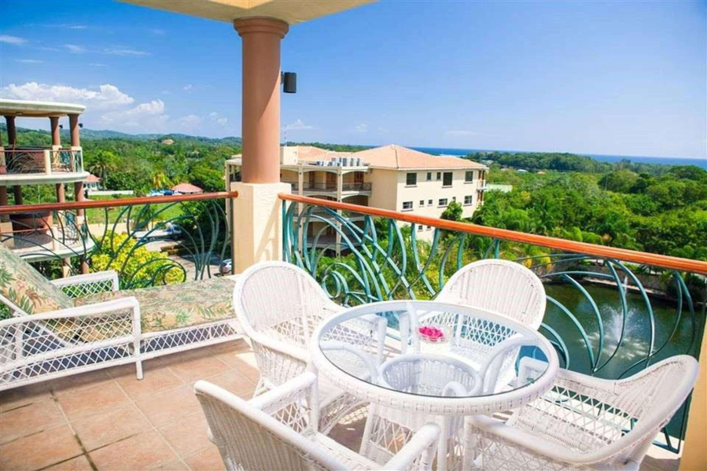 Clarion Suites Roatan At Pineapple Villas French Harbour Exterior foto
