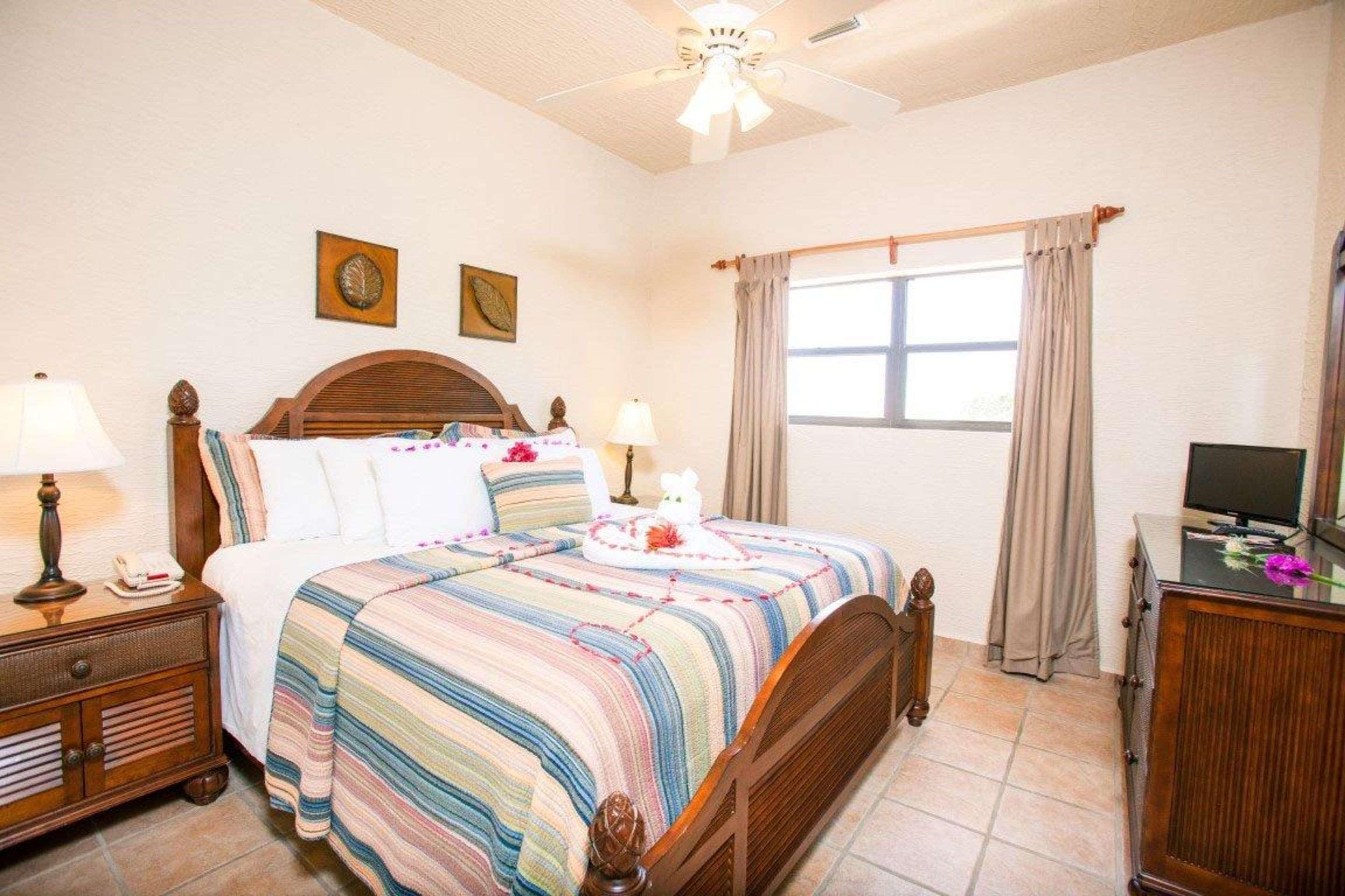 Clarion Suites Roatan At Pineapple Villas French Harbour Exterior foto